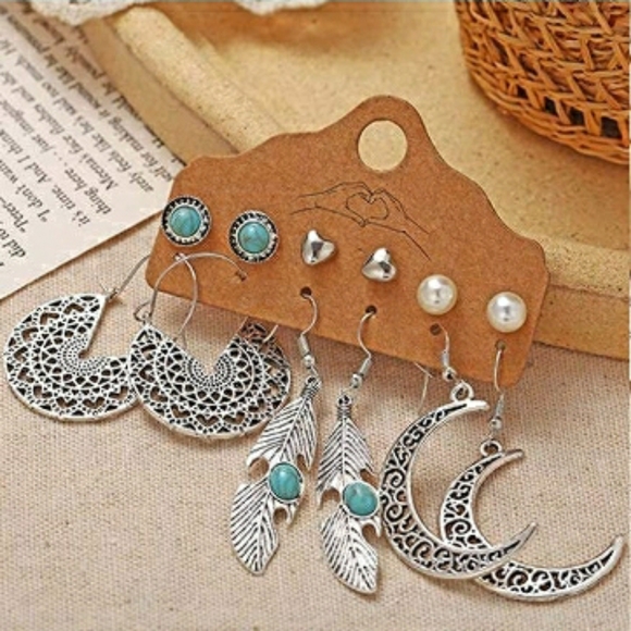 Jewelry - LAST ONE!🎉6 PAIR! Boho Moon Pearl earrings